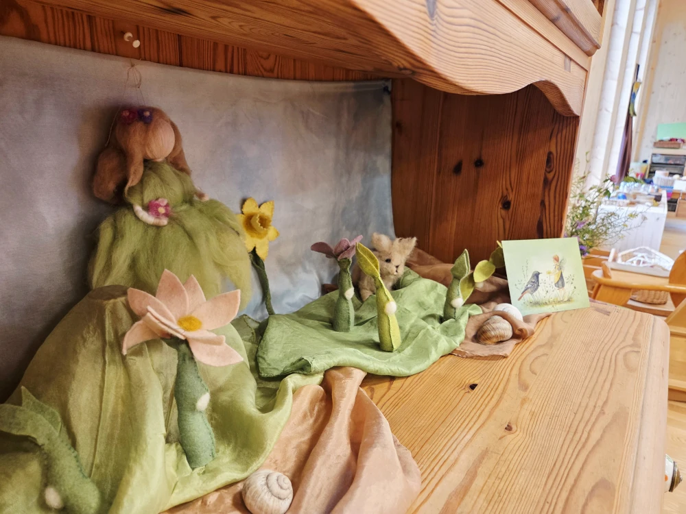 Gestaltete Spiellandschaft im Waldorfkindergarten